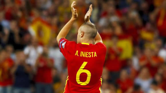 Iniesta praises Bernabeu atmosphere as Spain hammer Italy