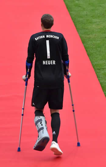 Manuel Neuer posts update from hospital bed but will miss Bayern Munich's Champions League clash against Celtic