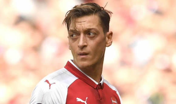 Manchester United favourites to sign Mesut Ozil ahead of rivals