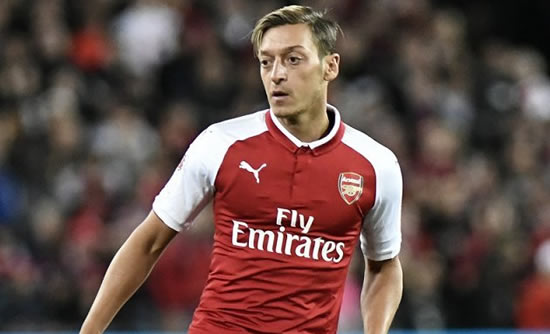 Pals say Arsenal ace Ozil 'angry' over Man Utd claims