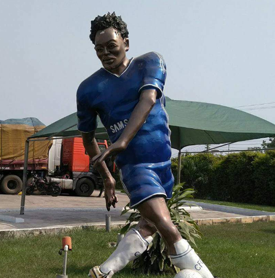 Chelsea legend Michael Essien becomes the latest footballer to be honoured with a awful statue