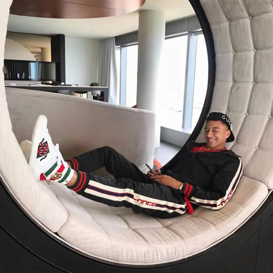 Jesse Lingard and Piers Morgan in Twitter war over Alexis Sanchez move to Manchester United