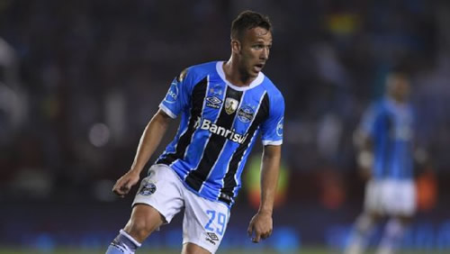 Barcelona agree €30m purchase option to sign Brazilian Arthur from Gremio