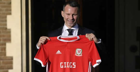 Giggs 'more nervous as Wales boss' than he was as a player