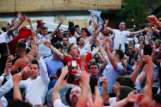 England fans BUZZING overcoming plague of flies to celebrate Three Lions win