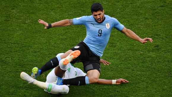Uruguay 1-0 Saudi Arabia: Luis Suarez winner seals World Cup last-16 spot