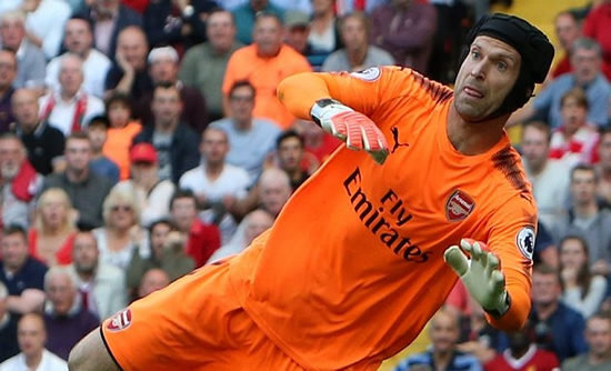 Cech warns Arsenal signing Leno: I'm ready to fight