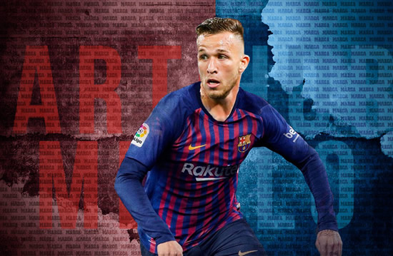 Barcelona make Arthur signing official