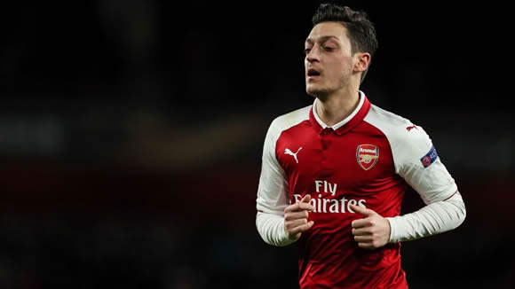 Arsenal boss Unai Emery to work with playmaker Mesut Ozil 'in a new way'