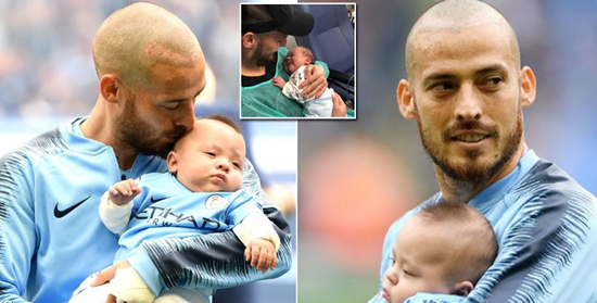 Silva shows son to crowd ahead of first home game of the season