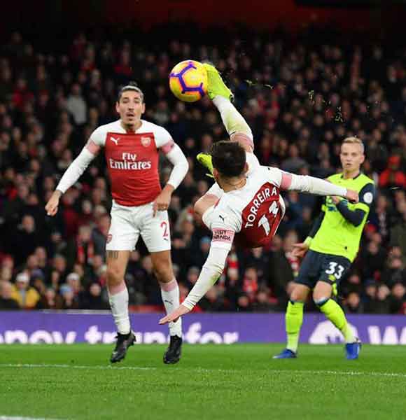 Arsenal 1 Huddersfield Town 0: Gunners up to third thanks to Torreira's overhead kick