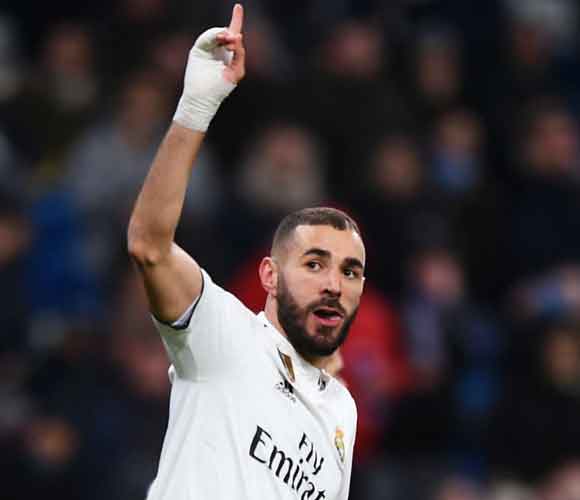 Real Madrid 3 Deportivo Alaves 0: Benzema hot streak continues in home win