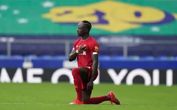 Sadio Mane Completely Forgets About Taking A Knee And Runs Down Wing