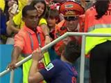  Robin van Persie gave his medal & captain’s armband to Dutch super fan the Oranje Generaal 