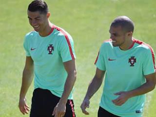  Pepe back in training with Portugal squad ahead of Euro 2016 final 