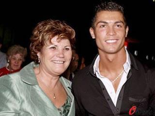  Cristiano Ronaldo's mum was not happy with Dimitri Payet after heavy tackle 