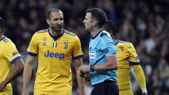 Chiellini gestures towards Real Madrid: How much have you paid the referees?