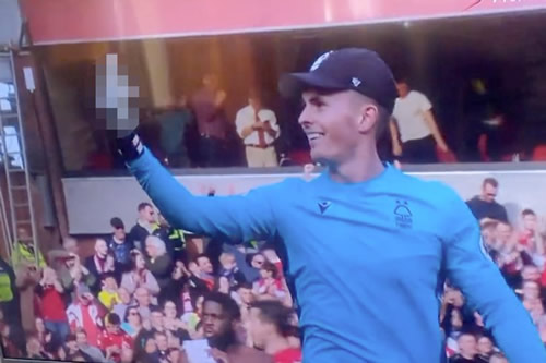 Man Utd loanee Dean Henderson spotted appearing to 'give Liverpool fans middle finger'