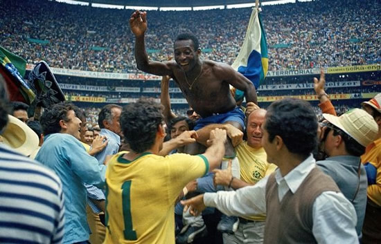 Pele's cancer 'advances' as doctors say Brazil legend must spend Christmas in hospital
