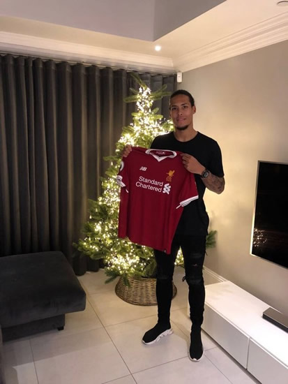 Cody Gakpo recreates iconic Virgil Van Dijk pose after Liverpool signing teased with text