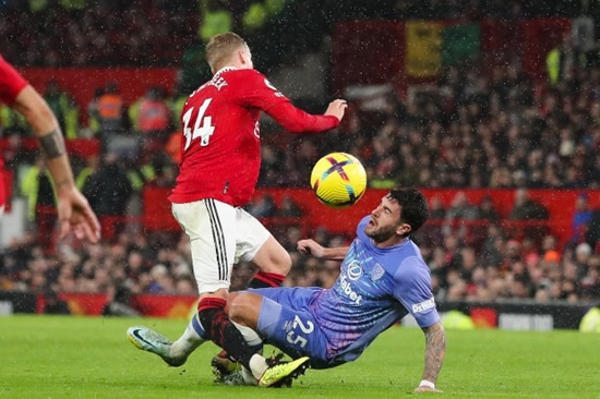 CAN'T CATCH A BEEK Man Utd injury blow with Donny Van de Beek out for SEASON after horror knee injury vs Bournemouth