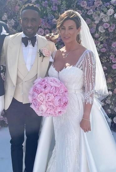 MEET THE FAMILY Footie ace Jermain Defoe ‘serious’ with new girlfriend after introducing her to his mum