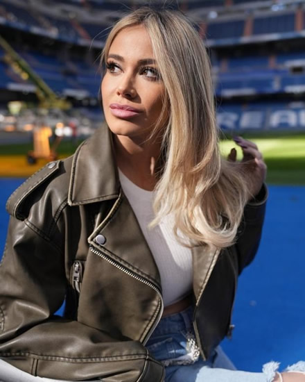 KAR BLIMEY Fans all aim same dig at Loris Karius as stunning Wag Diletta Leotta poses with Champions League trophies at Real Madrid