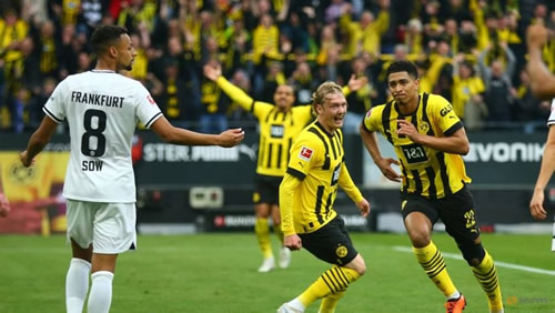 Dortmund crush Frankfurt 4-0 to storm into Bundesliga top spot