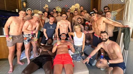 Fans notice hilarious detail about Rob McElhenney as he and Ryan Reynolds party with Wrexham stars in Las Vegas