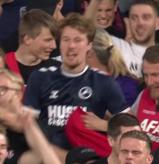 'DECENT SH*THOUSERY' Fans in hysterics as lone AZ Alkmaar fan spotted in West Ham away end wearing fierce rivals’ shirt