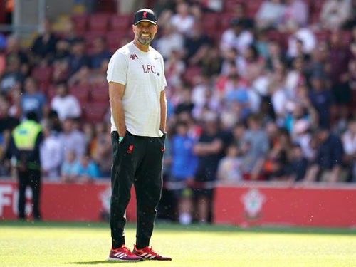 Liverpool fans urge Jurgen Klopp to sign another right-back after Trent horror show