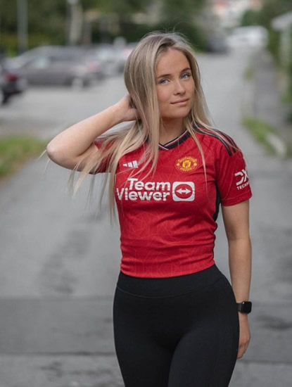 BUMMED OUT Man Utd’s hottest fan shows off peachy bum as she shares emotional post after David de Gea confirms transfer exit