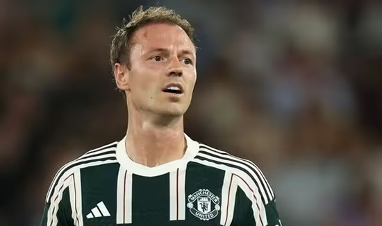 Man Utd 'set to offer Jonny Evans a contract' as Erik ten Hag makes call for three reasons