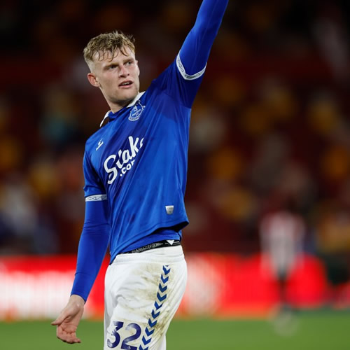 Man Utd eye Everton star who nearly quit because his ‘knees were gone’ in shock transfer after Lisandro Martinez blow