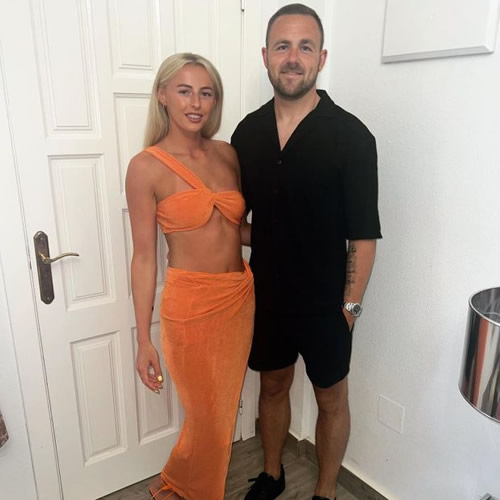 WELCOME TO KELL Inside Chloe Kelly’s glam lifestyle, from bold red-carpet outfits to romance with boyfriend Scott Moore
