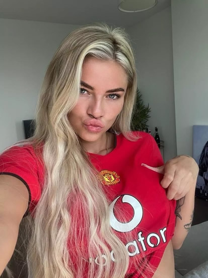 Gorgeous Man Utd fan posts saucy selfie and asks 'could I tempt Ole Gunnar Solskjaer back'