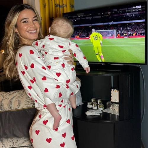 DIL WITH IT Proud Diletta Leotta cheers on boyfriend Loris Karius as Newcastle ace plays first Prem game since 2018 against Arsenal