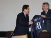 Moratti has got a jersey of NO.18 from Erick Thohir, representing his 18 years' contribution for Inter Milan.